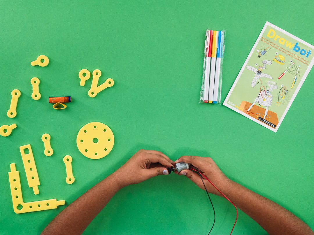 FutureMakers Drawbots STEM Kit for School Homeschool Scouts